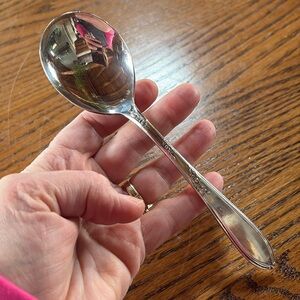 Vintage New England Silver Plate soup/serving Spoon Rosemary Pattern 7”